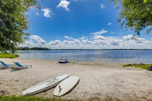Lakefront Frostproof Vacation Rental with Beach!