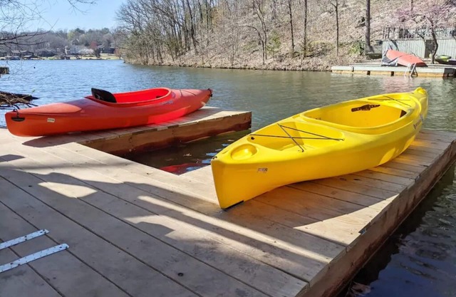 Lakefront Getaway |Private Dock + Free Kayaks