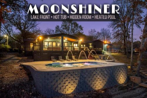 Lakefront, Heated Pool, Hot Tub, Game Room!