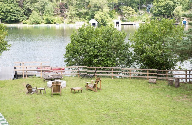 Lakefront home on beautiful and private motorboat la - 100 feet private lakefron