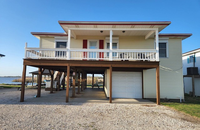 Lakefront Home "The Red Crab"