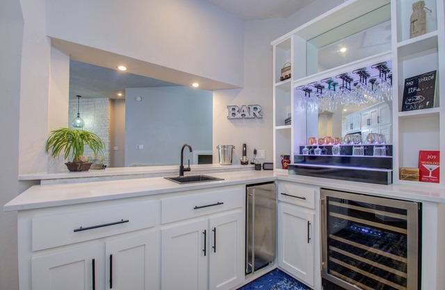 Lakefront Home w/Boat Slip-April Sound gated community Weekly/Monthly Discounts