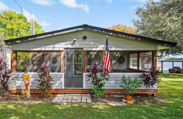 Lakefront Home w/Screened Porches in Frostproof!
