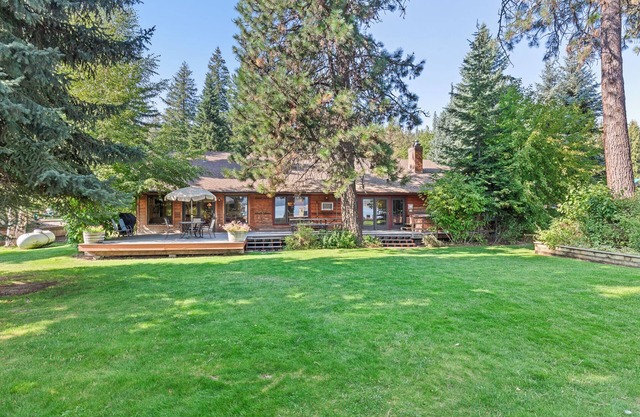 Lakefront Home, with Beach, Dock, Pickleball court, 6 bed 5 bath on Spirit Lake