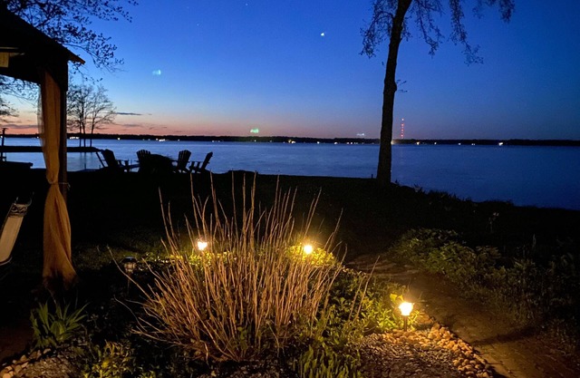 Lakefront home with patio, dock , kayaks , fire-pit a perfect family getaway!