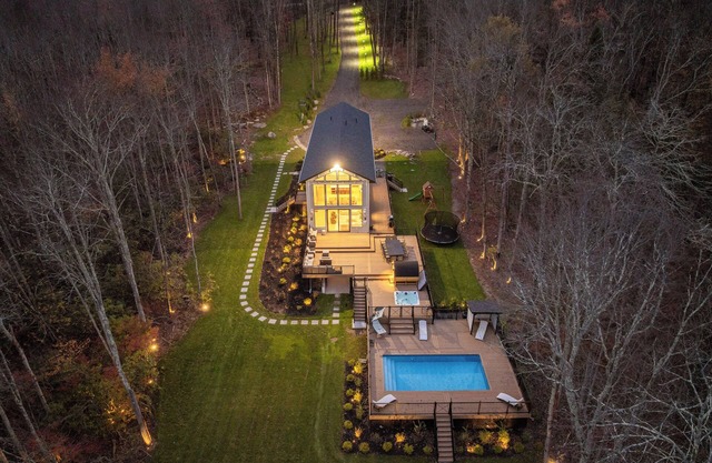Lakefront Paradise w/Pool, Hot Tub, Sauna & Kayaks