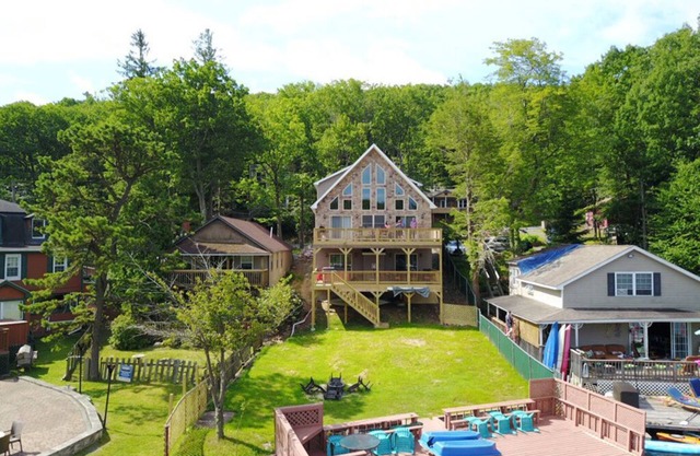 Lakefront Property Private 37 Ft Dock Fire Pit Steps To Bars/Rest. WIFI BBQ