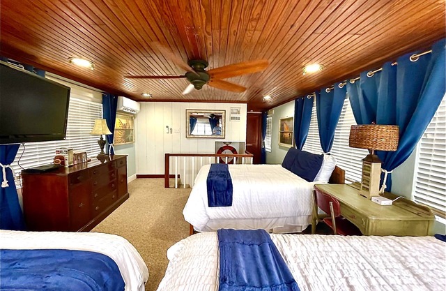 Lakefront - Real Fish Camp - Reel Fishermen