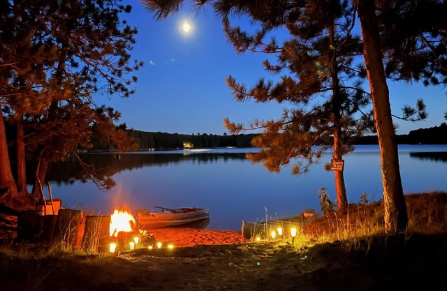 Lakefront-Semi Rustic Cabin-8.5 acres. Woods and lake, nature at its finest!