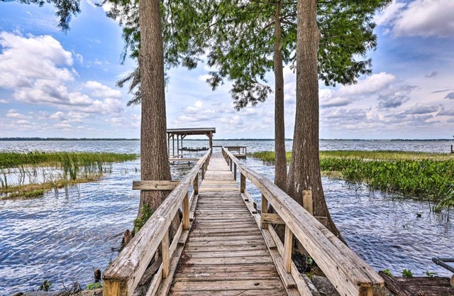 Lakefront Tavares Home with Sunroom and Boat Dock