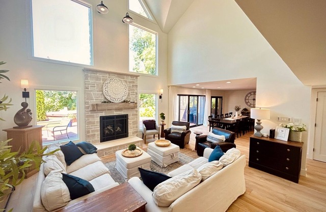 Lakefront! Year Round Family Cottage on North Lake