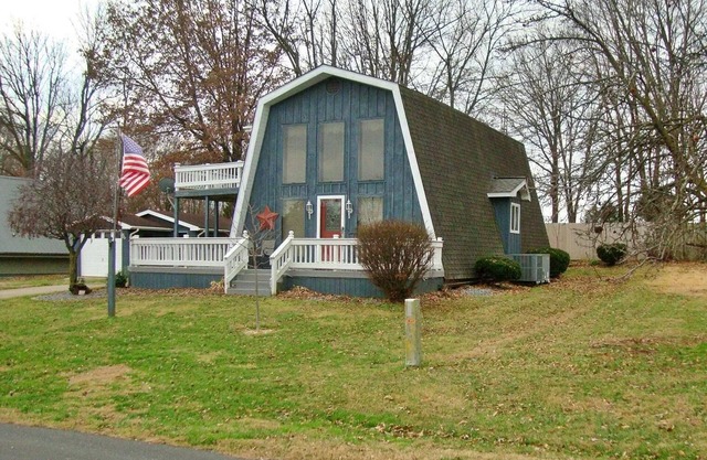 Lakehouse with Game Room, Direct Water Access, and Kayaks Included!
