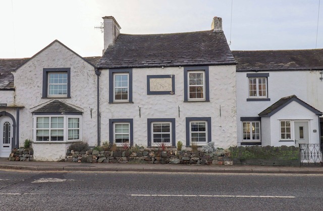 LAKELAND VIEW LODGE, pet friendly, with a garden in Keswick