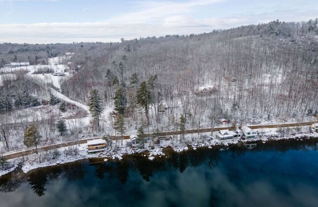 Lakeside Cabin Escape near Swan Lake