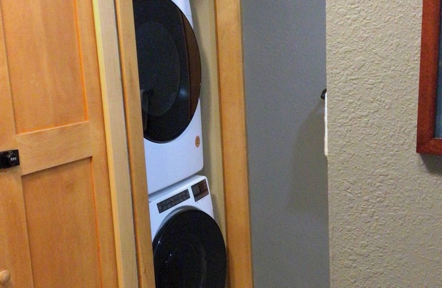 Lakeside Escape: 2BR + Loft Condo at Northernaire Resort