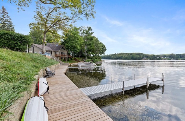 Lakeside Getaway: Dock, Kayaks, Firepit, Grill