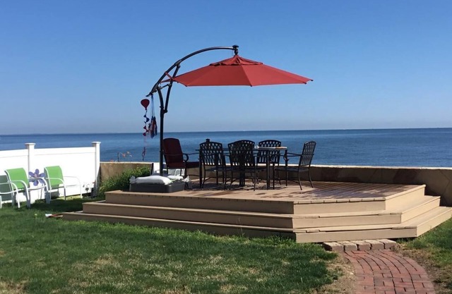 Lakeside home with a view of Cedar Point - 4 Bedrooms 2 full Baths