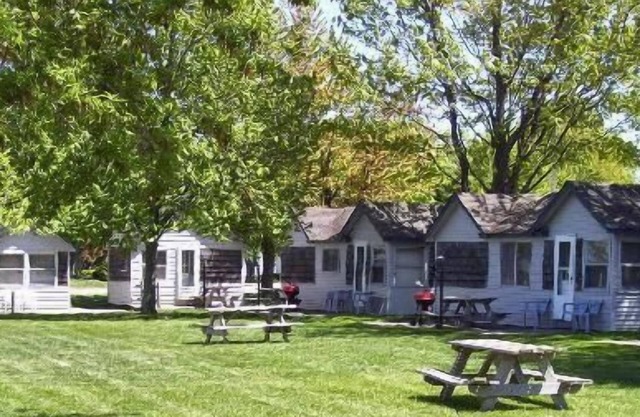Lakeside Motor Lodge