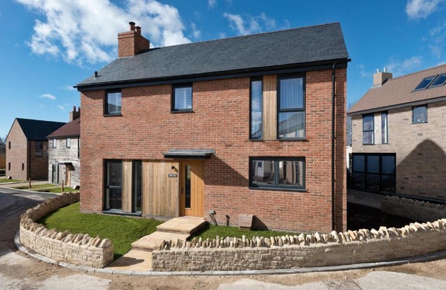 Lakeside property with spa access on a nature reserve Tally Ho BV19