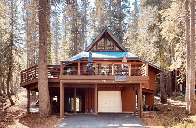 Lakeview Capone Getaway, great sledding on property, fun loft for kids, Lg deck