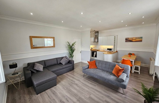 Lakeview Court Southport
