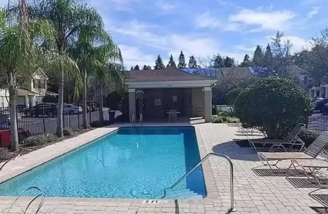 Lakeview Townhome Centrally Located