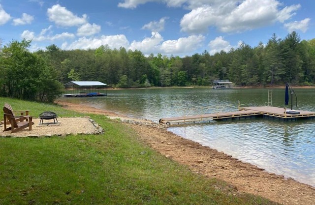Lakin' Memories - Lakefront | Dock | Pet Friendly | Pool Table | Fire Pit