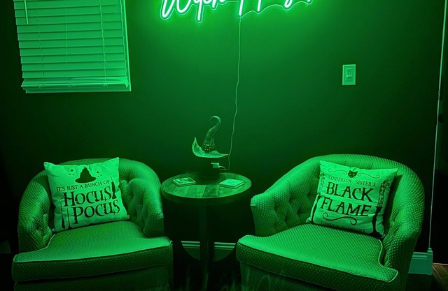 Lallys House, Historic Salem. Steps from common & Halloween events-Themed rooms!