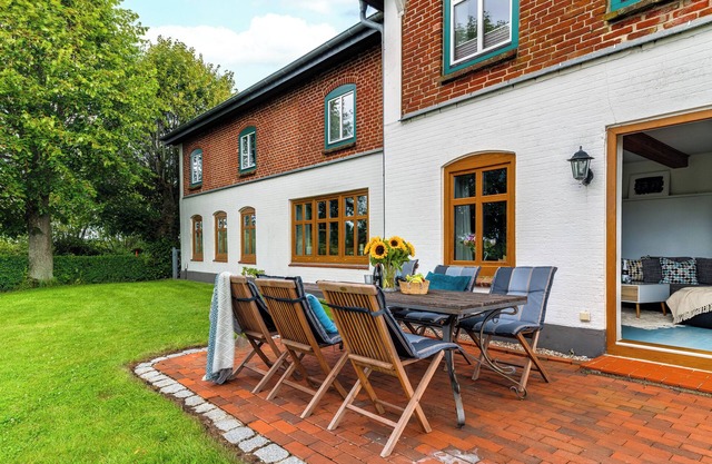 "Landhaus Hohe Luft" in Scandi country house style - 1500 m from the Baltic Sea.