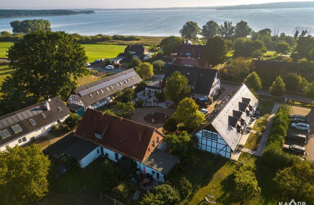 Landhotel Rosenhof Garni am Plauer See mit Ladesäule für E-Autos