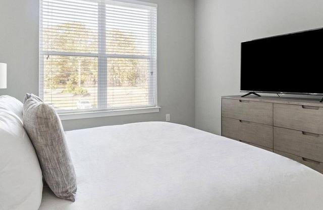 Landing at Blu on Farrington - 2 Bedrooms in Woodland Acres