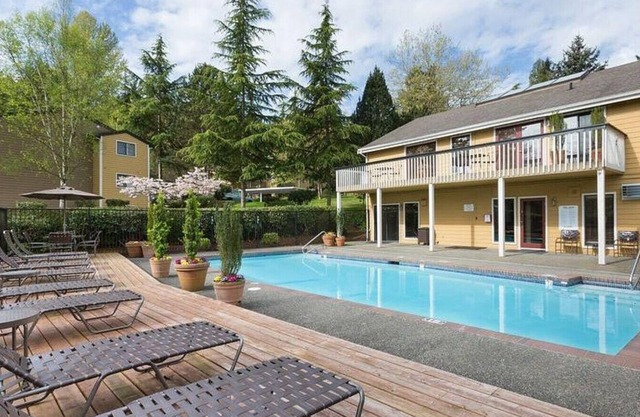 Landing at Skyline Redmond - 1 Bedroom in Grass Lawn