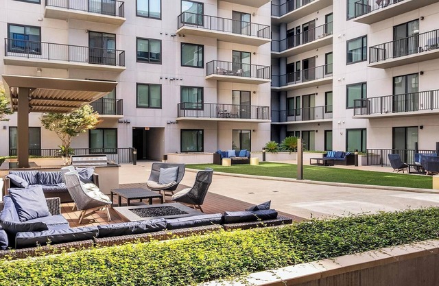 Landing | Beautiful 1BD, Gym, Tennis Court