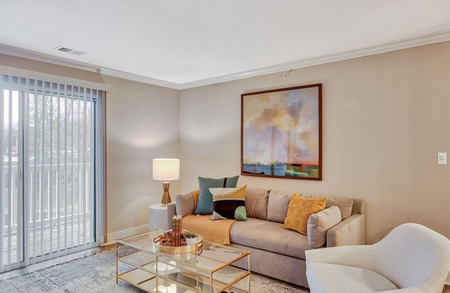 Landing | Beautiful 2BD, Pool, Clubhouse