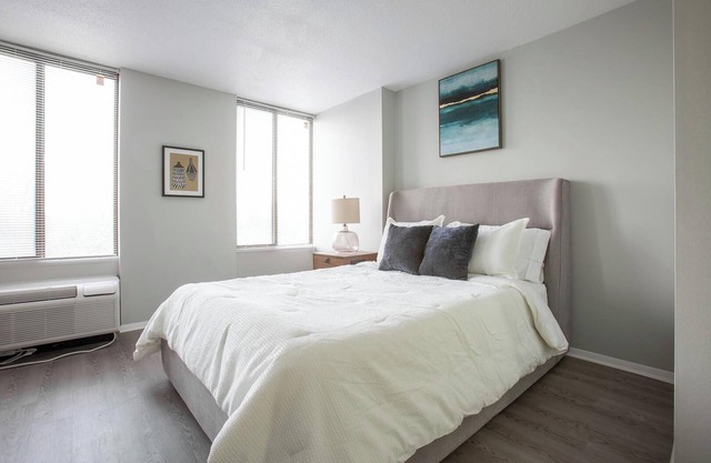 Landing | Beautiful Studio, Pool, Game Room