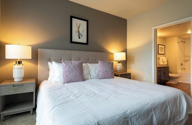 Landing | Chic 1BD, Courtyard, Pool