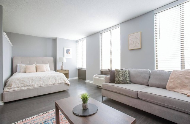 Landing | Chic Studio, Pool, Game Room