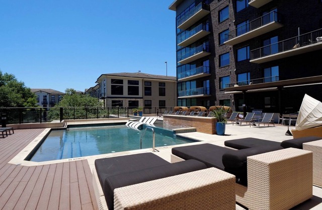 Landing | Incredible 2BD, Tennis Court, Gym