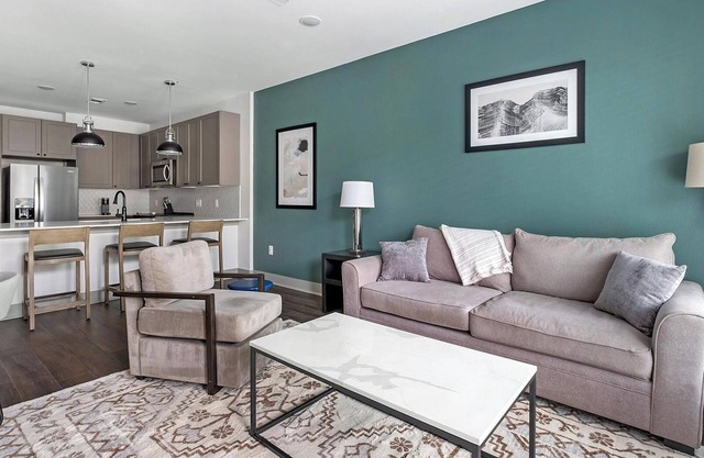 Landing | Modern 1BD, Pool, Gym