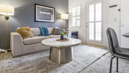 Landing Modern Apartment with Amazing Amenities (ID8432)