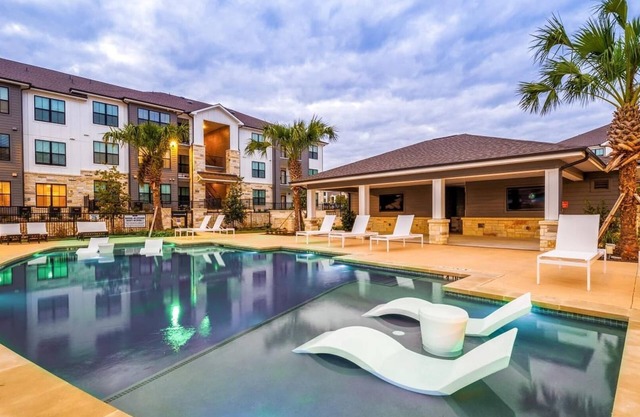 Landing | Stunning 1BD, Courtyard, Pool