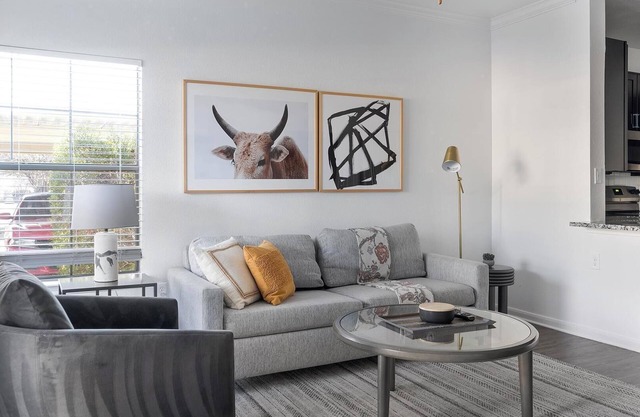 Landing | Stunning 1BD, Pool, Gym