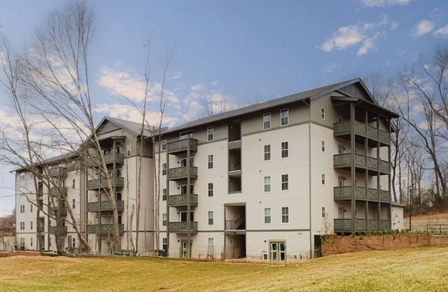 Landing | Stylish 1BD, Clubhouse, Pool