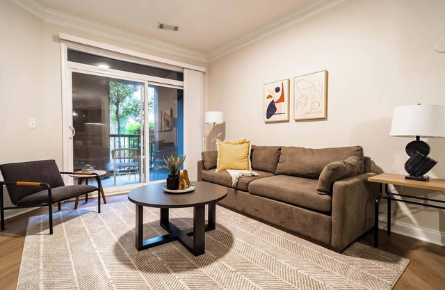 Landing | Stylish 1BD, Pool, Gym
