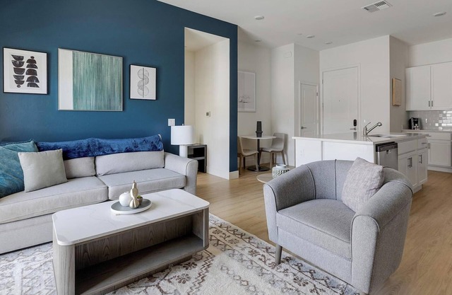 Landing | Stylish 2BD, Pool