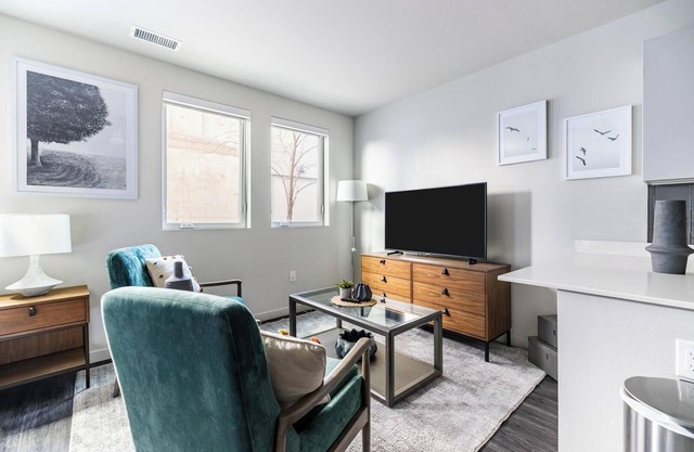 Landing | Stylish Studio, Gym, Pool