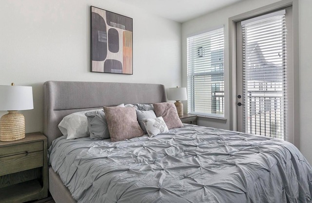 Landing | Stylish Studio, Pool, Gym