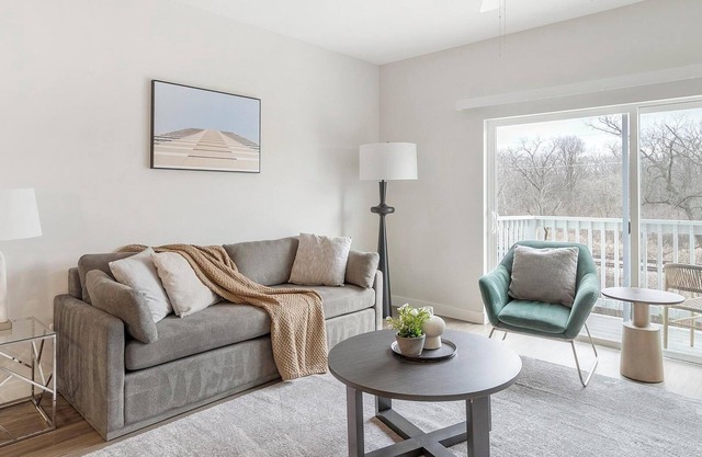 Landing | Stylish 1BD, Clubhouse, Pool