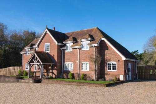 Langford farmhouse - New Forest National Park Luxury 4bd, hot tub, cinema, 10 acres