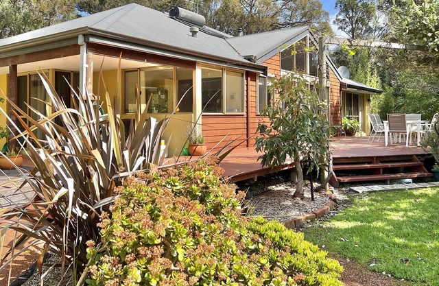 Laputa - Tranquil & Peaceful, Large Aussie bush lined property, WiFi